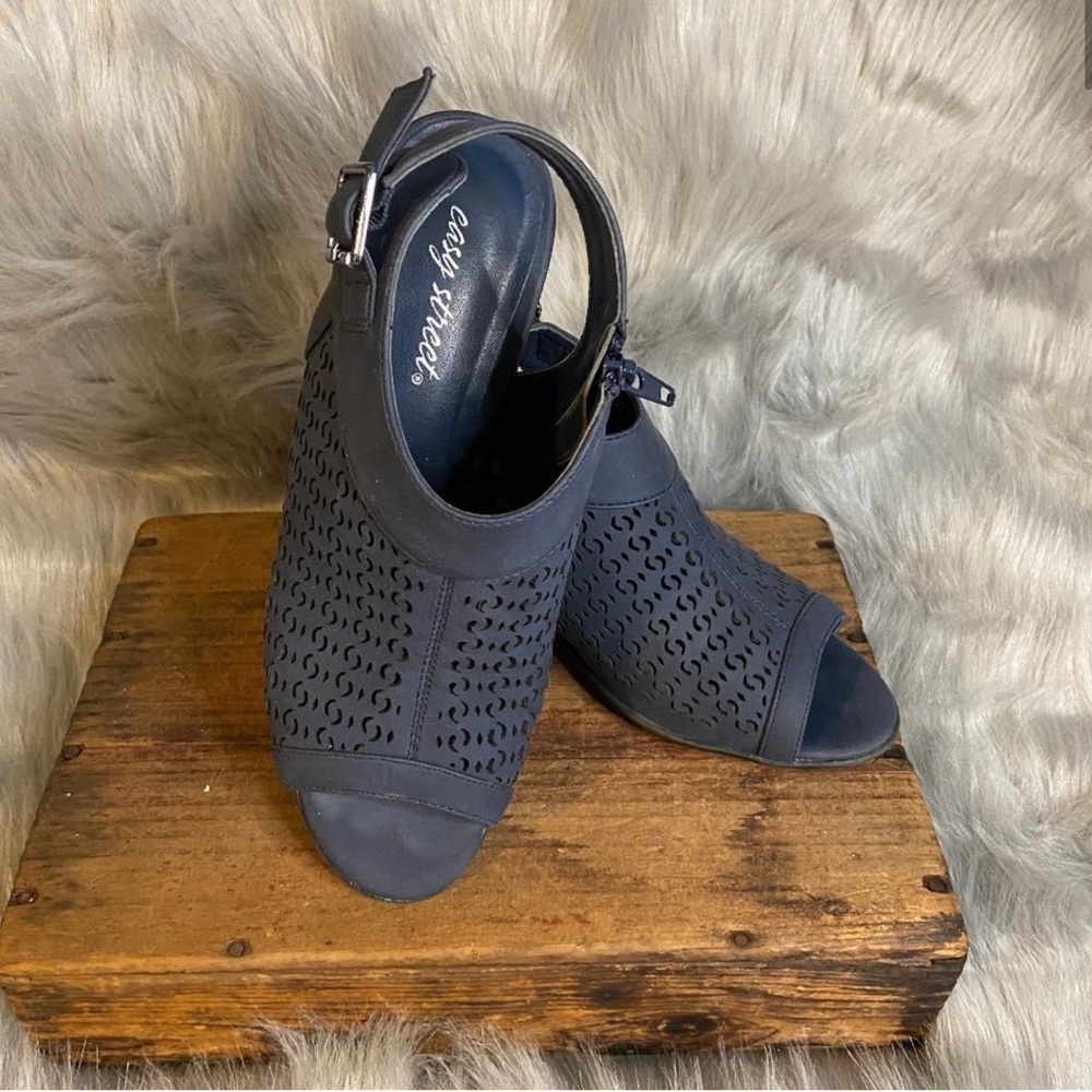 EASY STREET Sandals